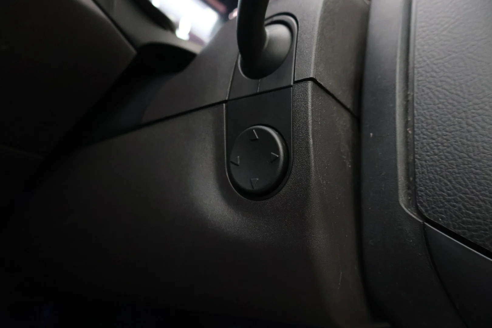 Car Image - 1NT8XPmdfDV97CmfzfgYyG