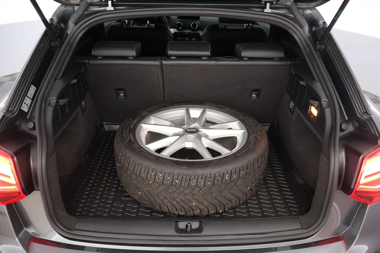 Car Image - 62SfnMIfCj7ZRq1pYeAjZO
