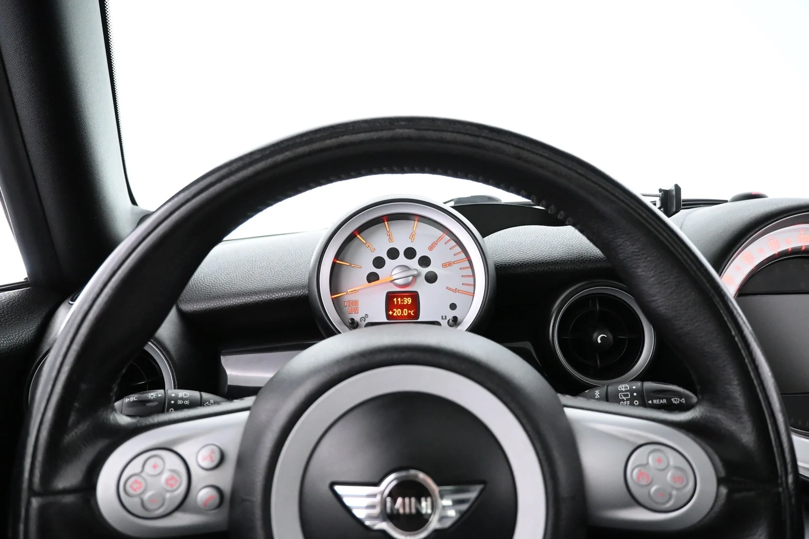 Car Image - 4Zhlo3zYpQnNwEVcc8OuF0