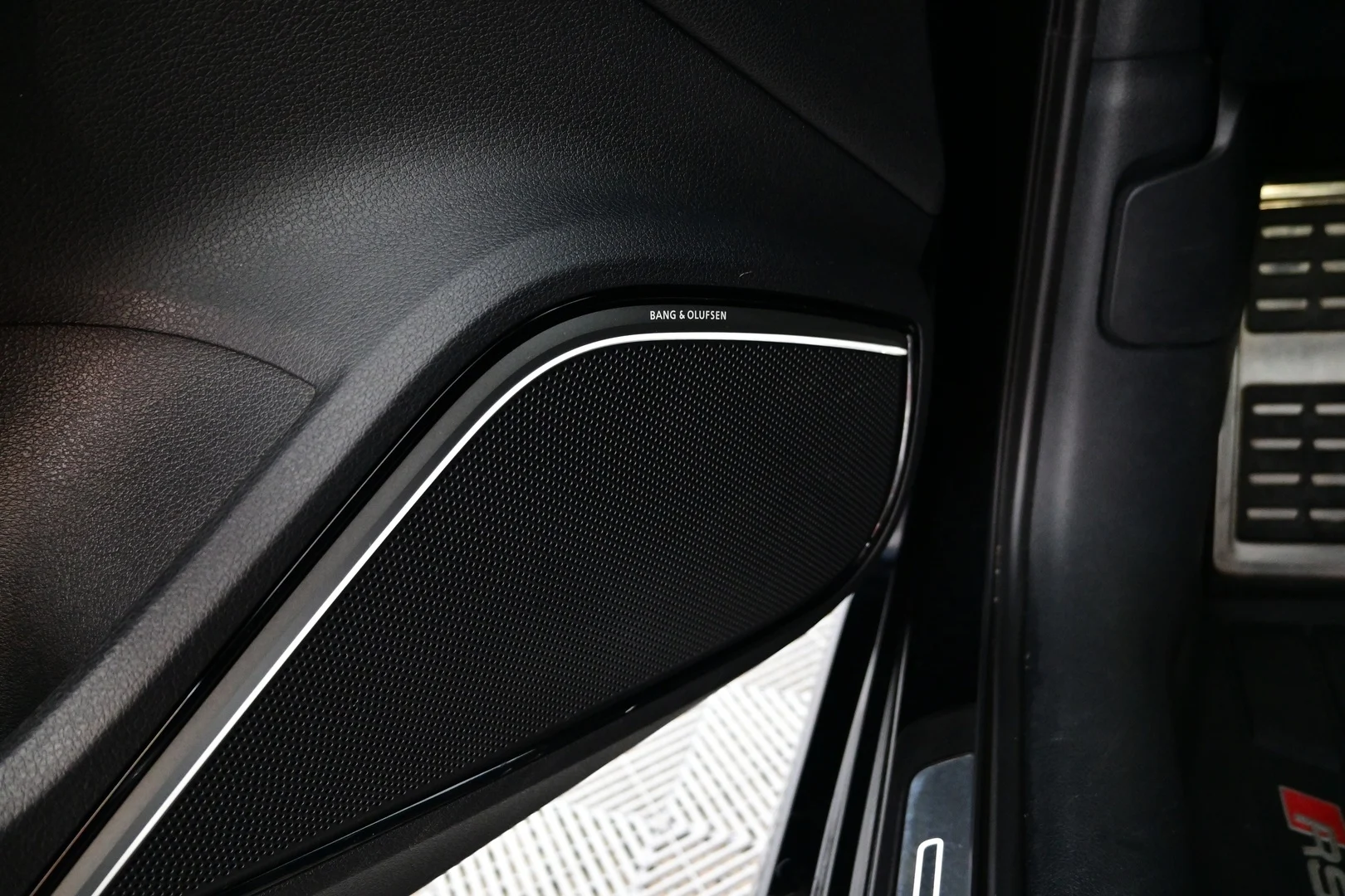 Car Image - ncXfU8ntGLfBv84DLdlz8
