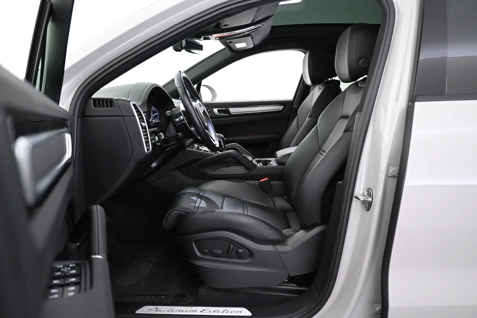 Car Image - 5XDnvxd3eQifdBf1oQurcx