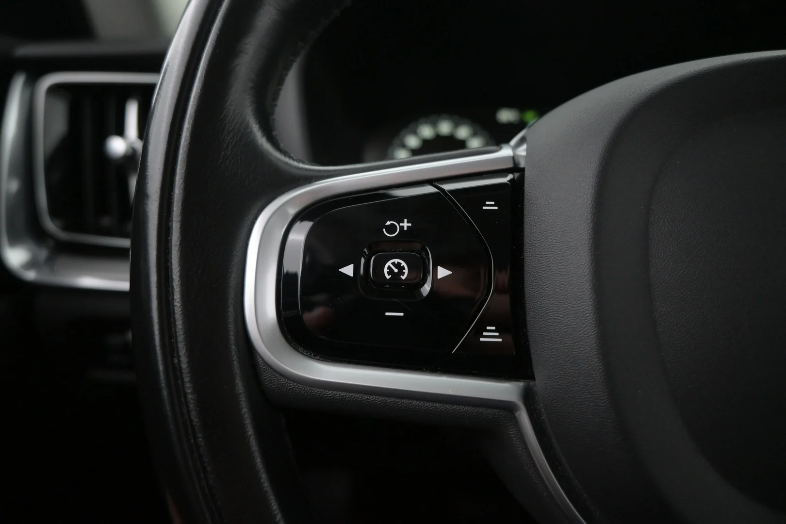 Car Image - 3a0JDmYQ66mCryKzmQ0sws