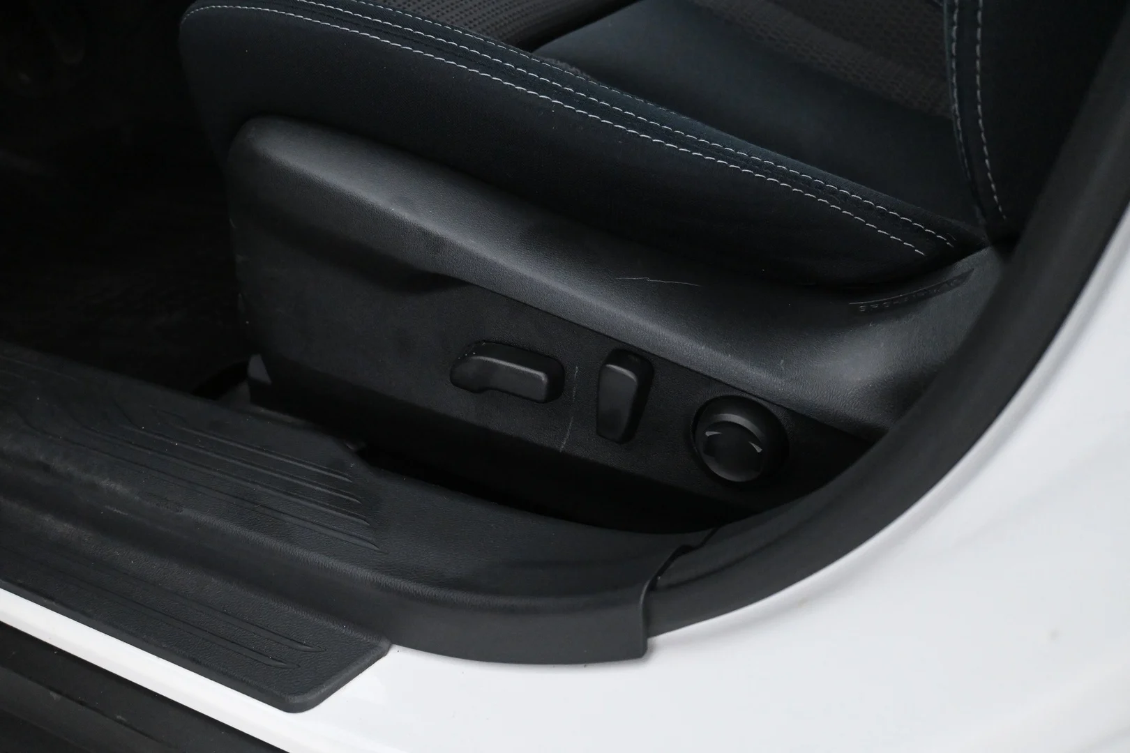 Car Image - 2eCyjXJhaaK00CgzpnFXrI