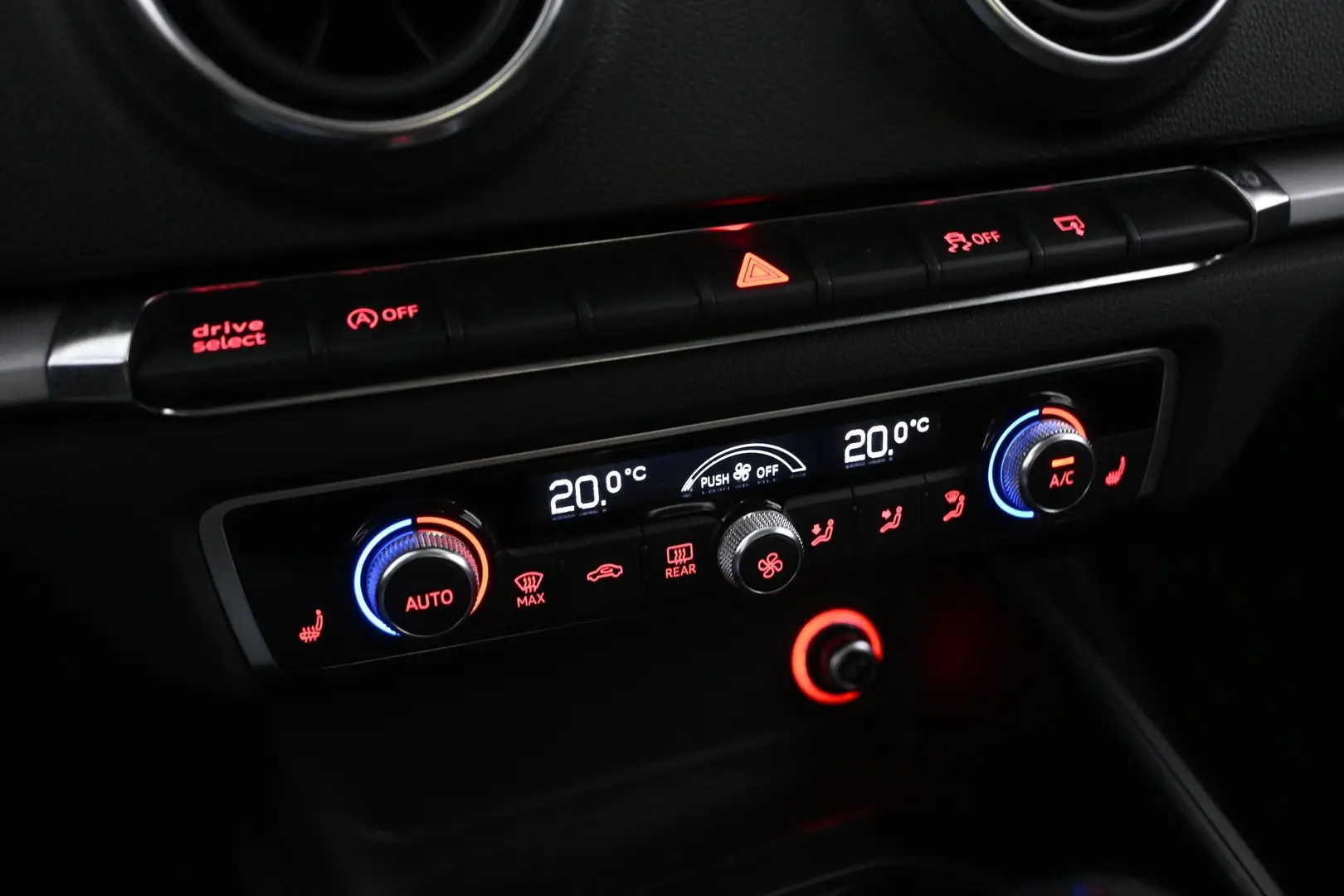 Car Image - 4U4EQKwDX3VPUfxxL0tqkM
