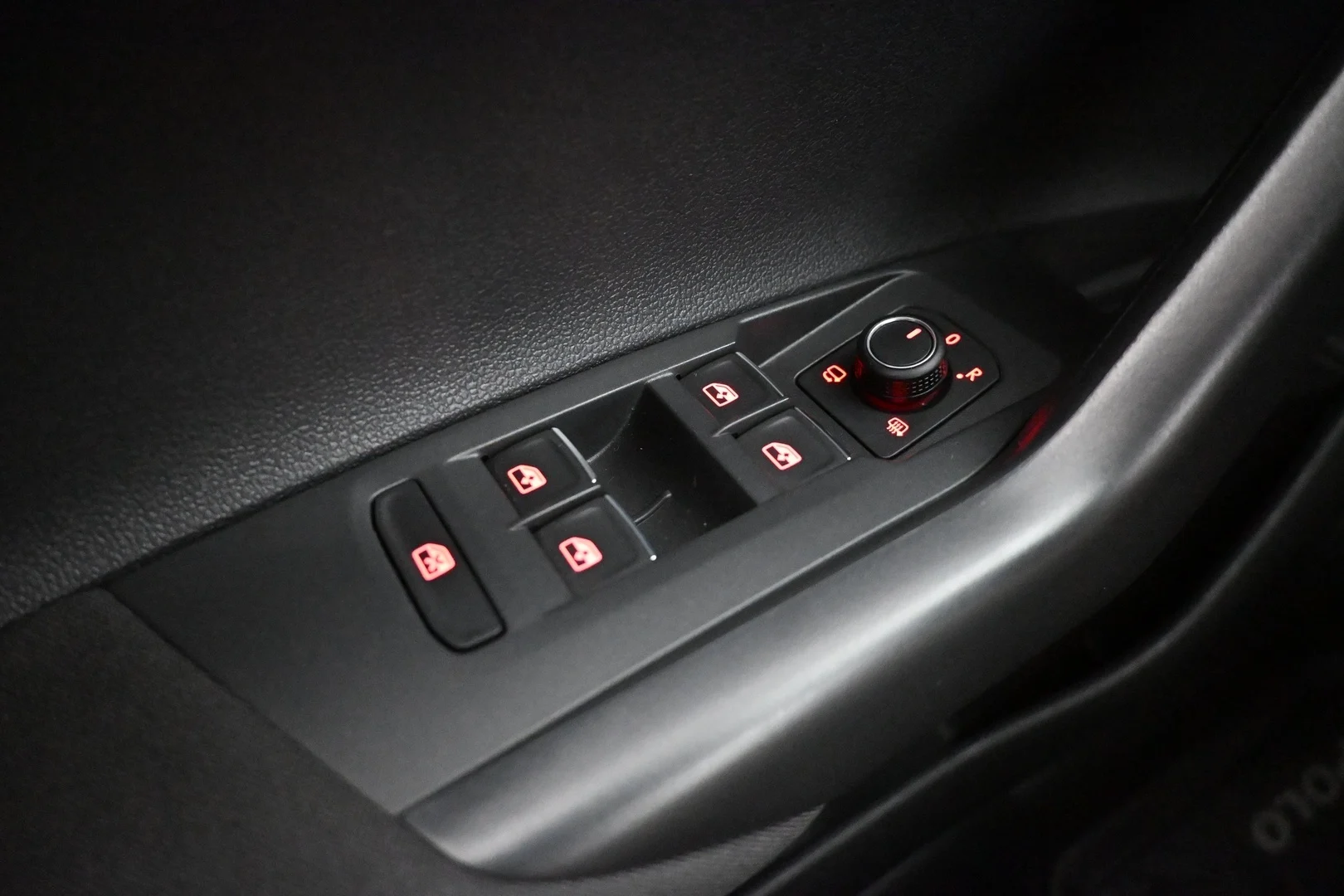 Car Image - 5D5q2WmWw8I2HxDoPS5c5d