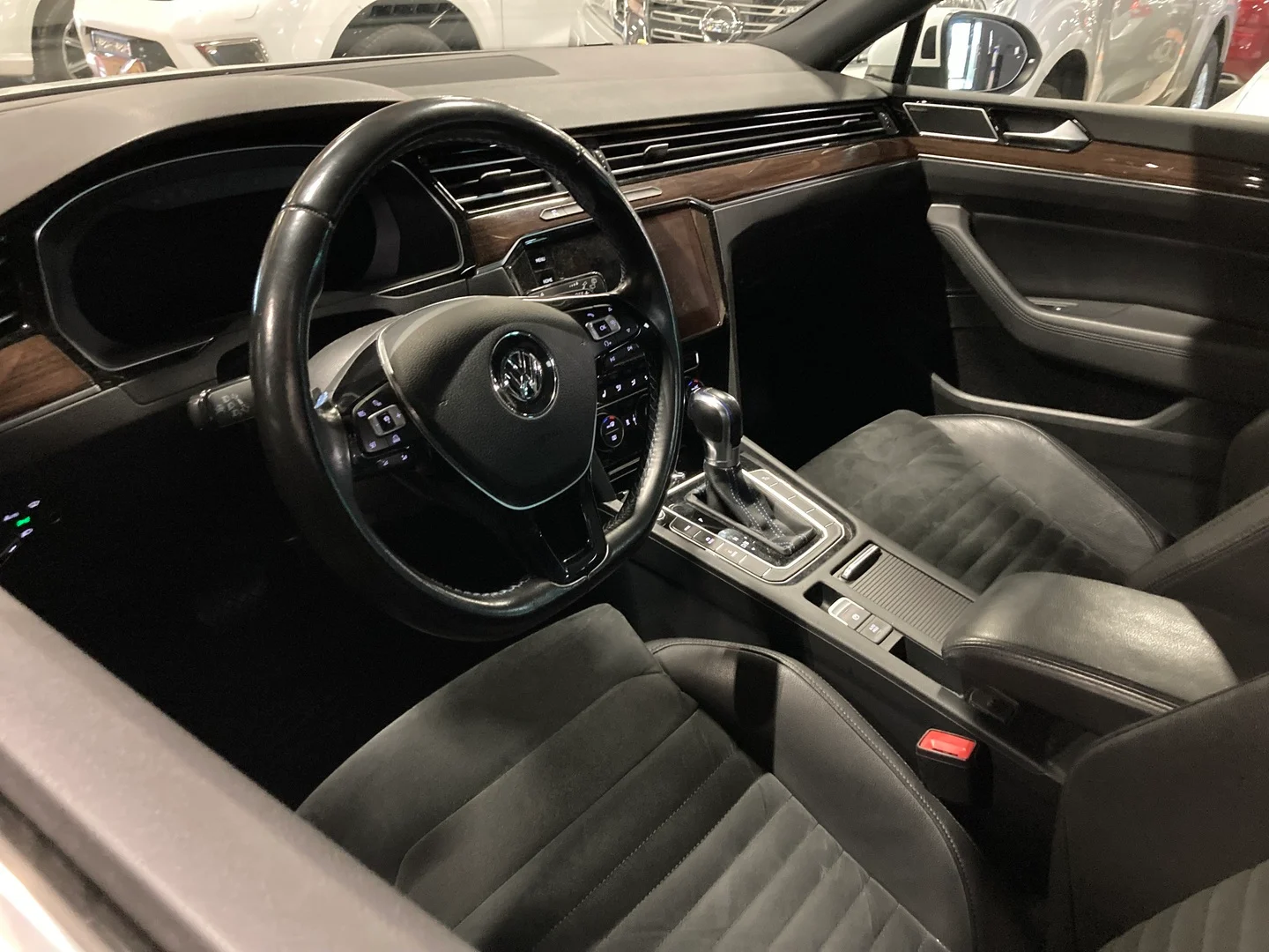 Car Image - 2IS3FFY1dxe6pnnBhLTncI