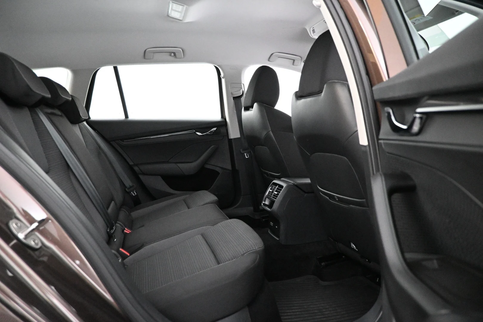 Car Image - 4BZGOxvqYwAVfkIxujPiR6