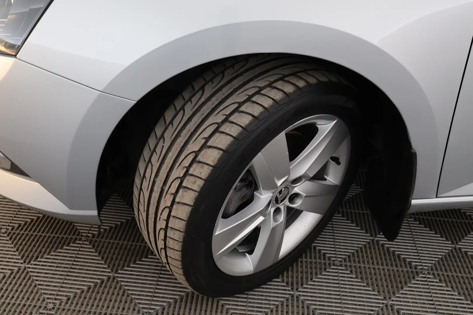 Car Image - 7kMjx4Dv79WuI4WlAObiil