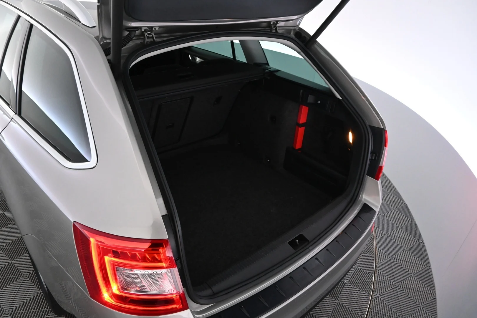 Car Image - 6Zwv4Bhb5HFgwTf6CiTcax