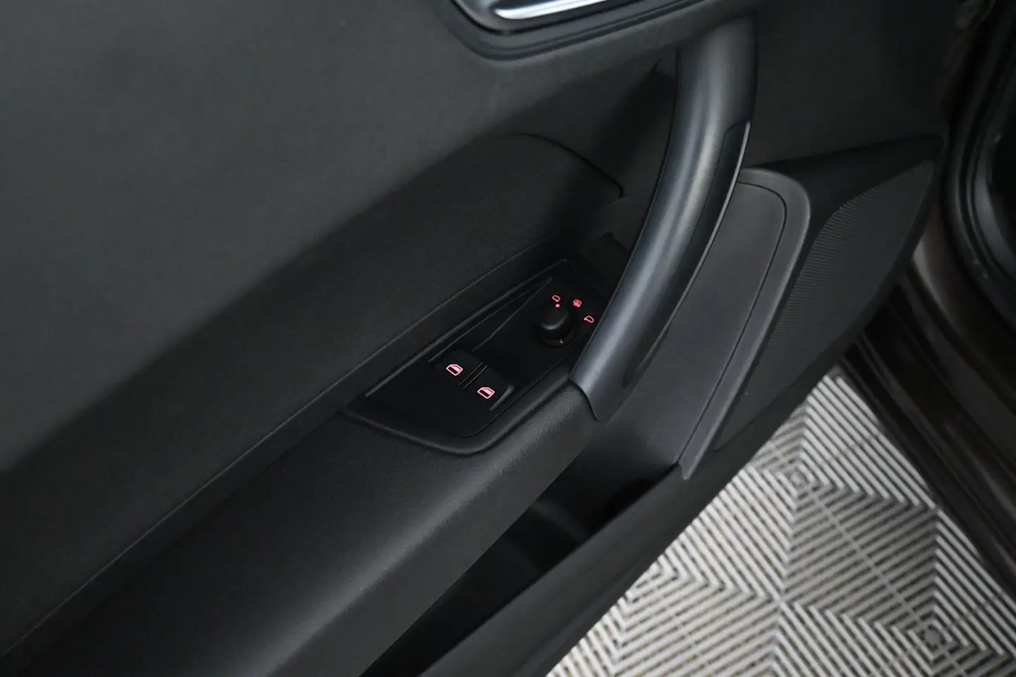 Car Image - 5rCnxZ57LzLztgYdjrxjU6