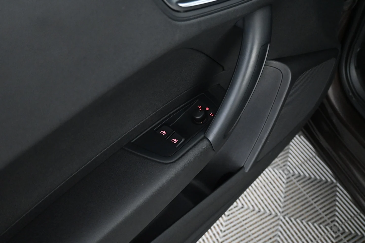 Car Image - 5rCnxZ57LzLztgYdjrxjU6