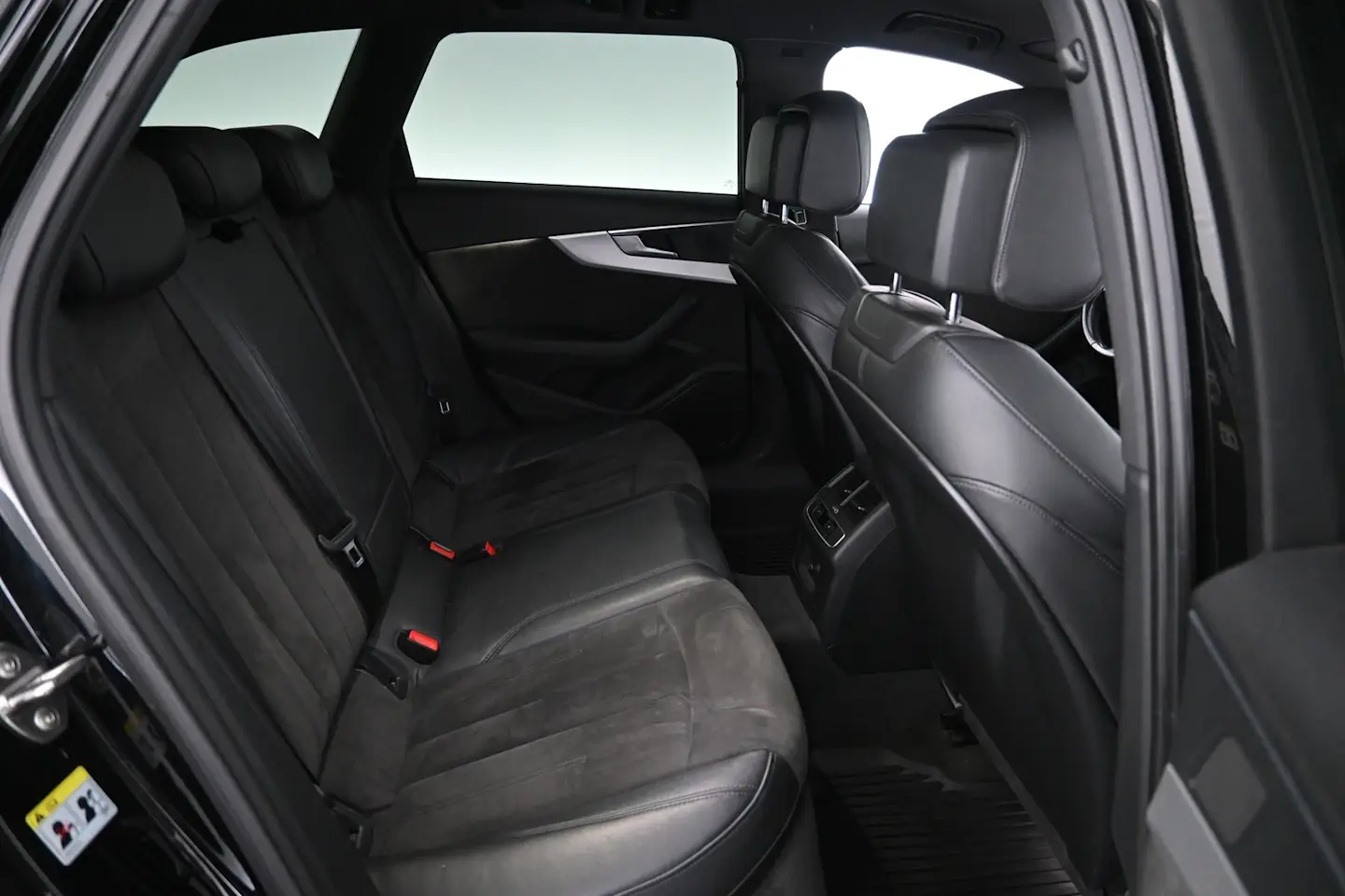 Car Image - 4Iyh0N4bR0xnA8UtFq0z0t