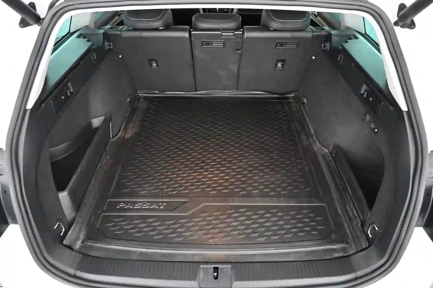 Car Image - 3o6D5kdIpaAvgMR4fcqmID