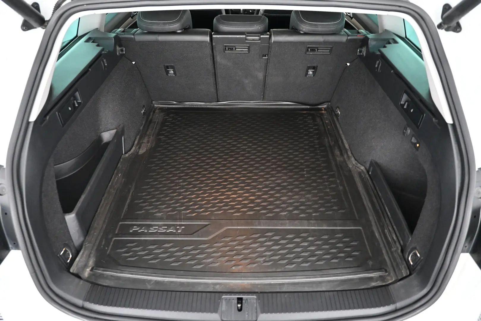 Car Image - 3o6D5kdIpaAvgMR4fcqmID