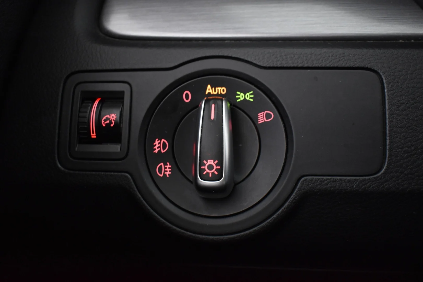 Car Image - 6O05LrKUUIFE8aZ01B2iI9