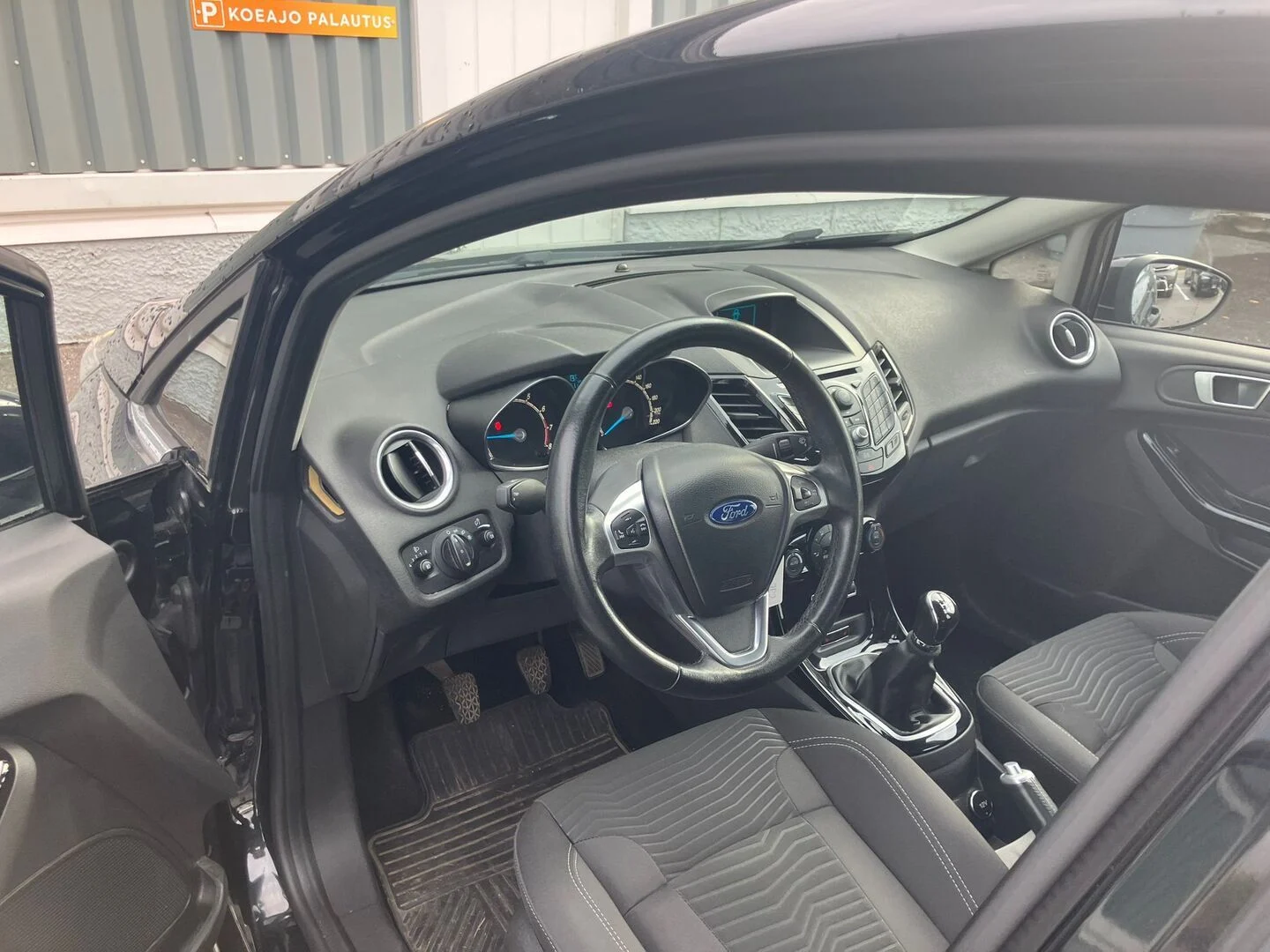 Car Image - 266OPKawVm8BjC6jqQ5l97