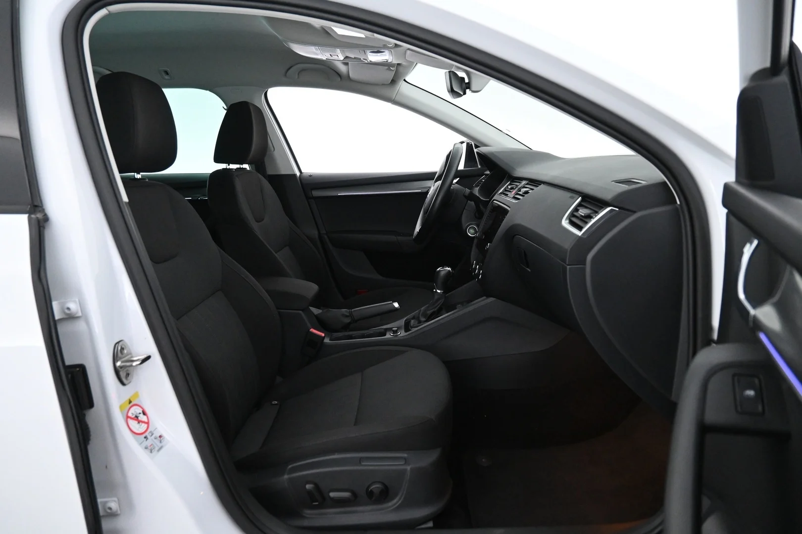 Car Image - 5dZYfmi7JaTR01KH4JQJJ1