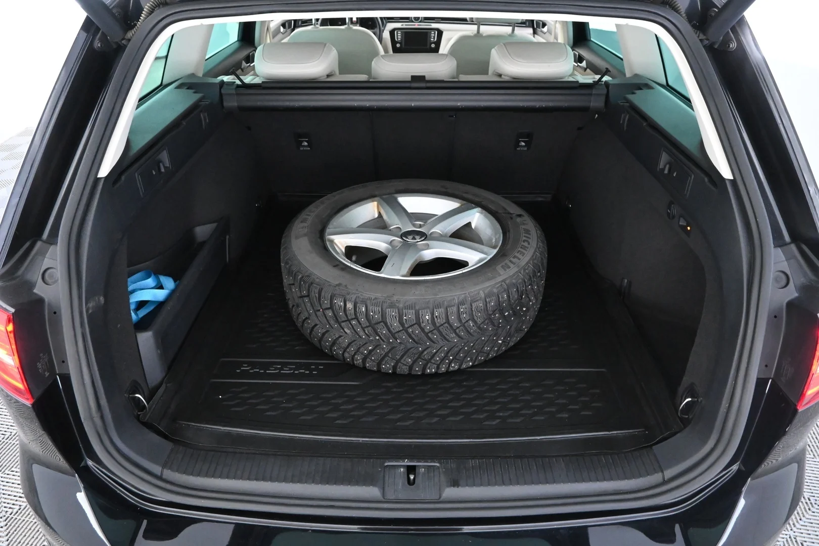 Car Image - 4LzjPWvqaTQOOYjxNXxsR6