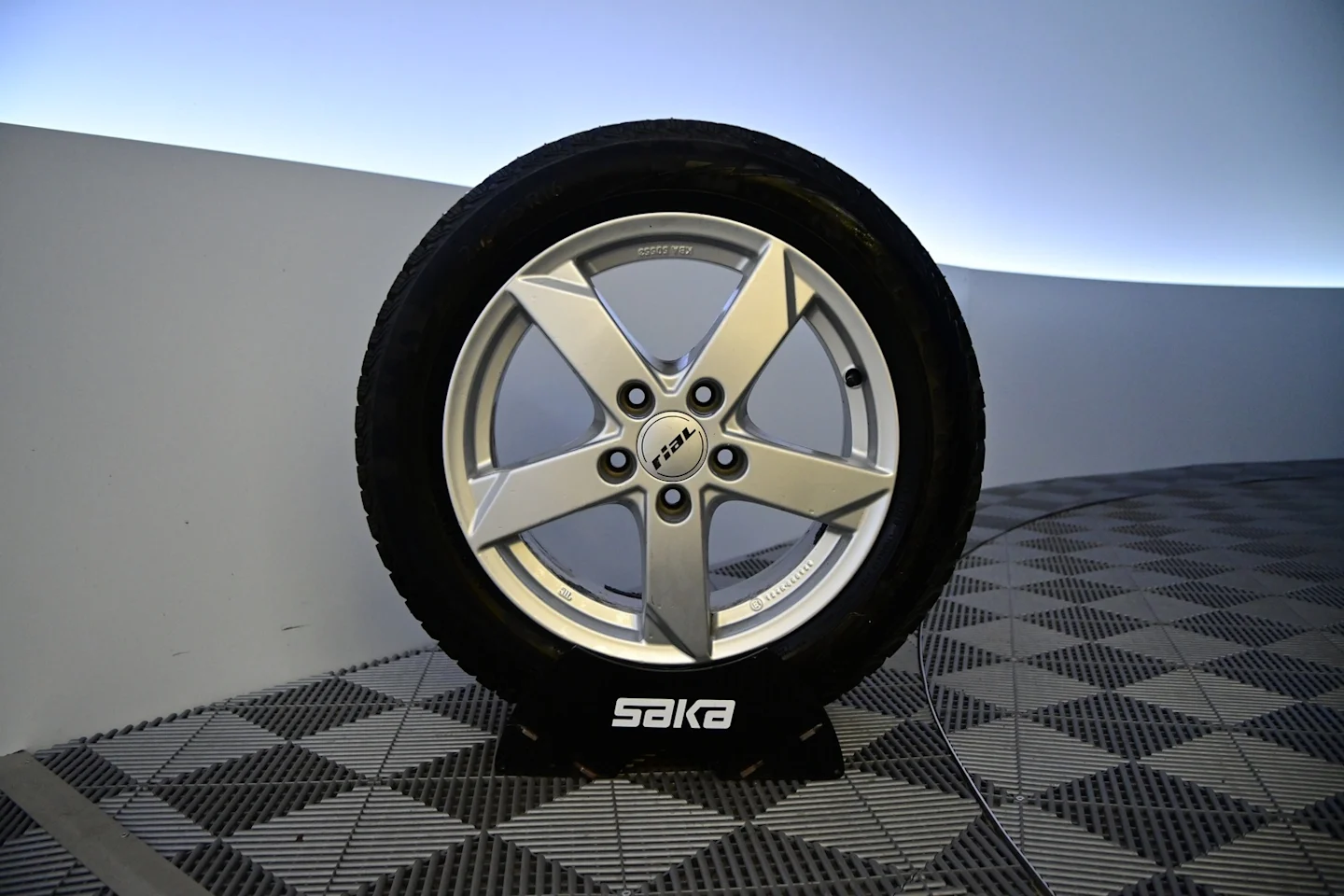 Car Image - 4vDNYKdfHdRANnLGGcENKW