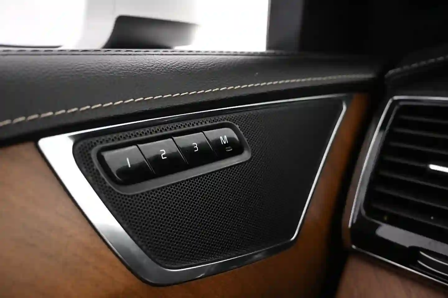 Car Image - 6WIDMzI64U3Fhi0rDoo4XV
