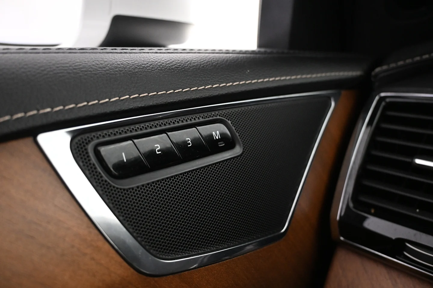 Car Image - 6WIDMzI64U3Fhi0rDoo4XV