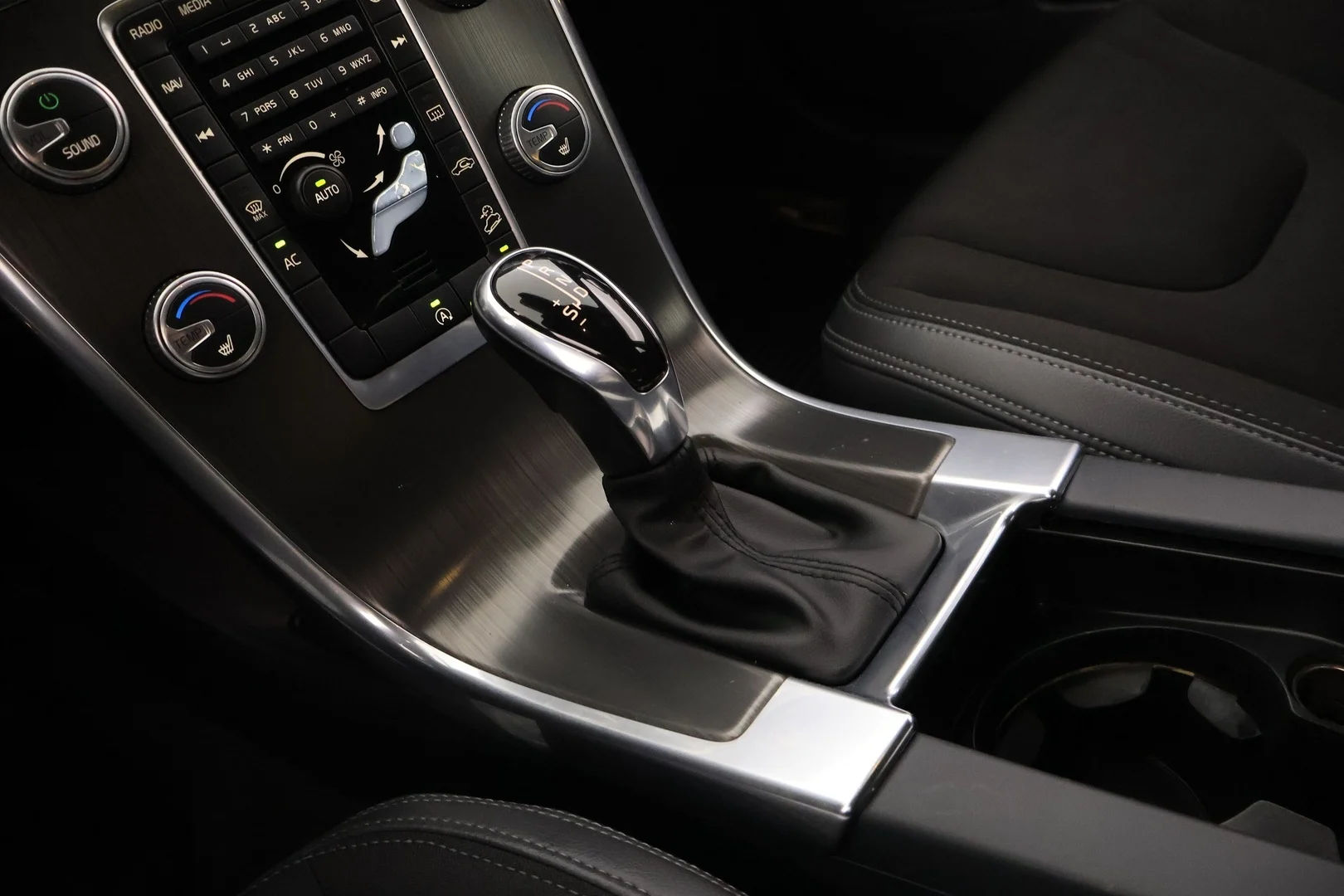 Car Image - 10W89BqtXUUiKPatsjgdCp