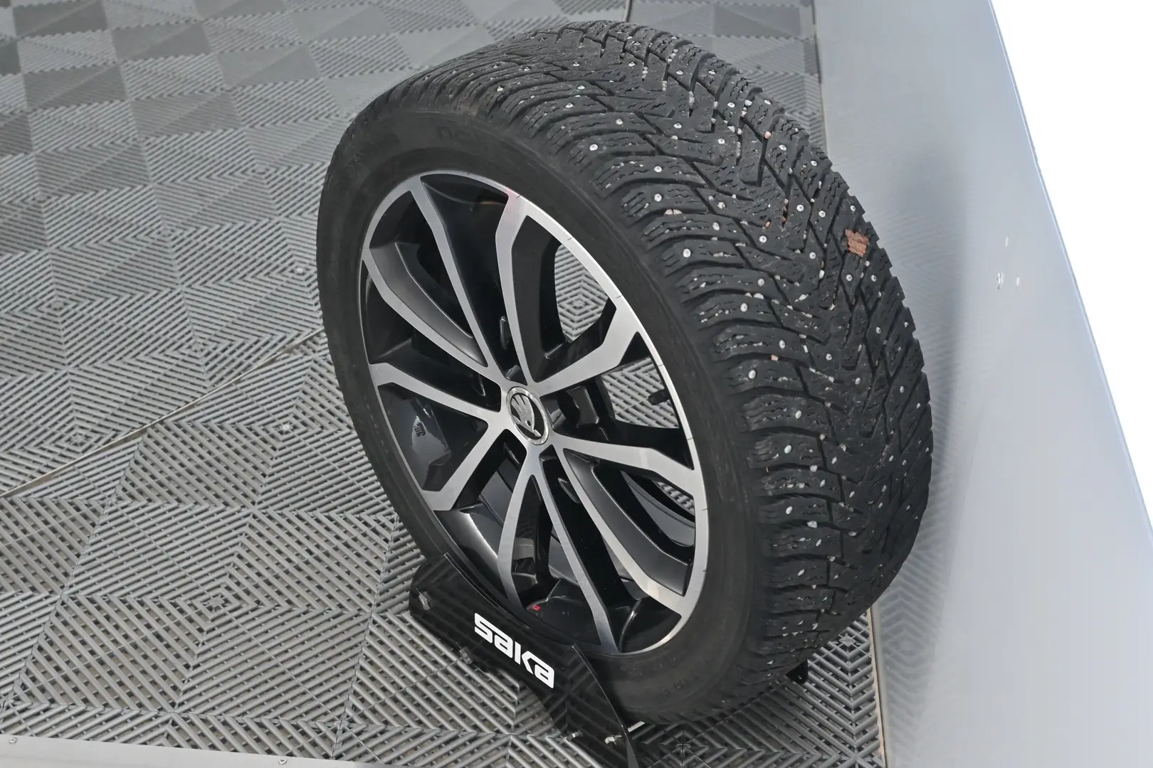Car Image - JzQvEskbP28CdvcMSpEzf
