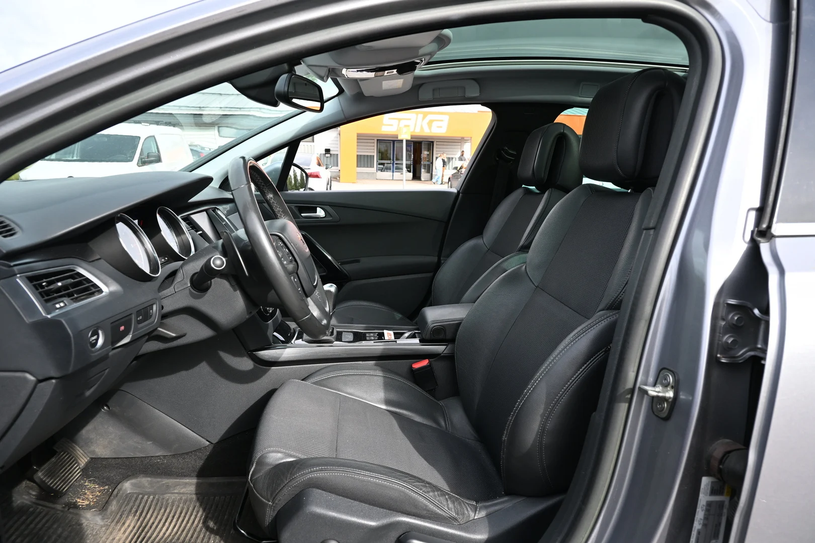 Car Image - 3gz1QEekTTh107A3EYpUco
