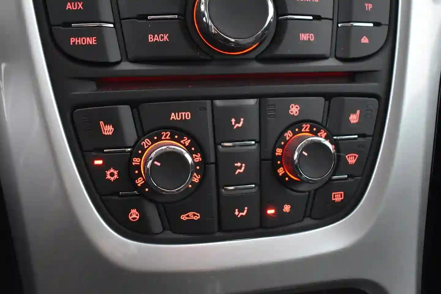 Car Image - 4yi3c1eNMZ28y8tkNreaqc