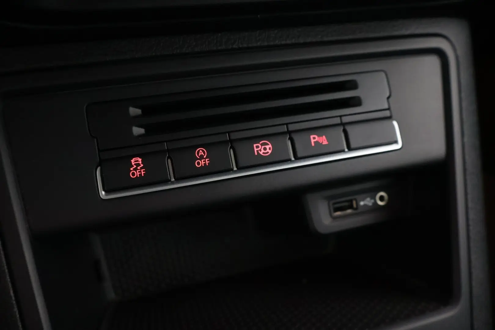 Car Image - 6Dc3yXpnKiczRelKrzDsdI