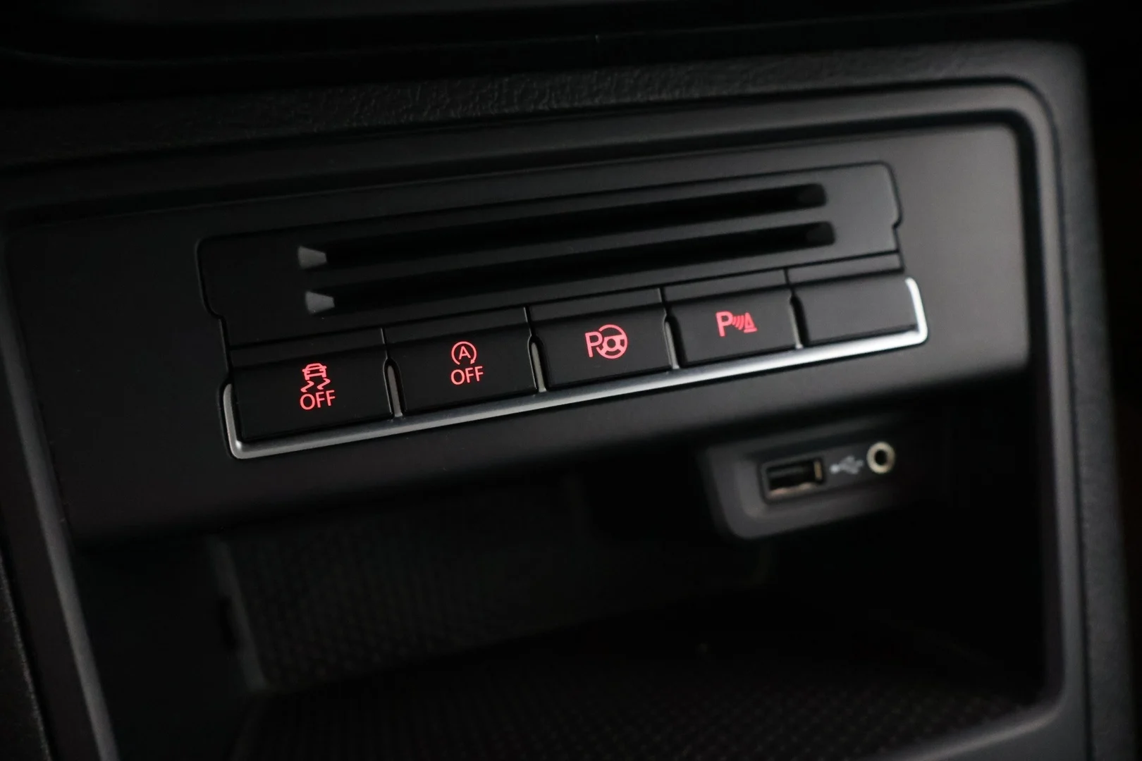 Car Image - 6Dc3yXpnKiczRelKrzDsdI