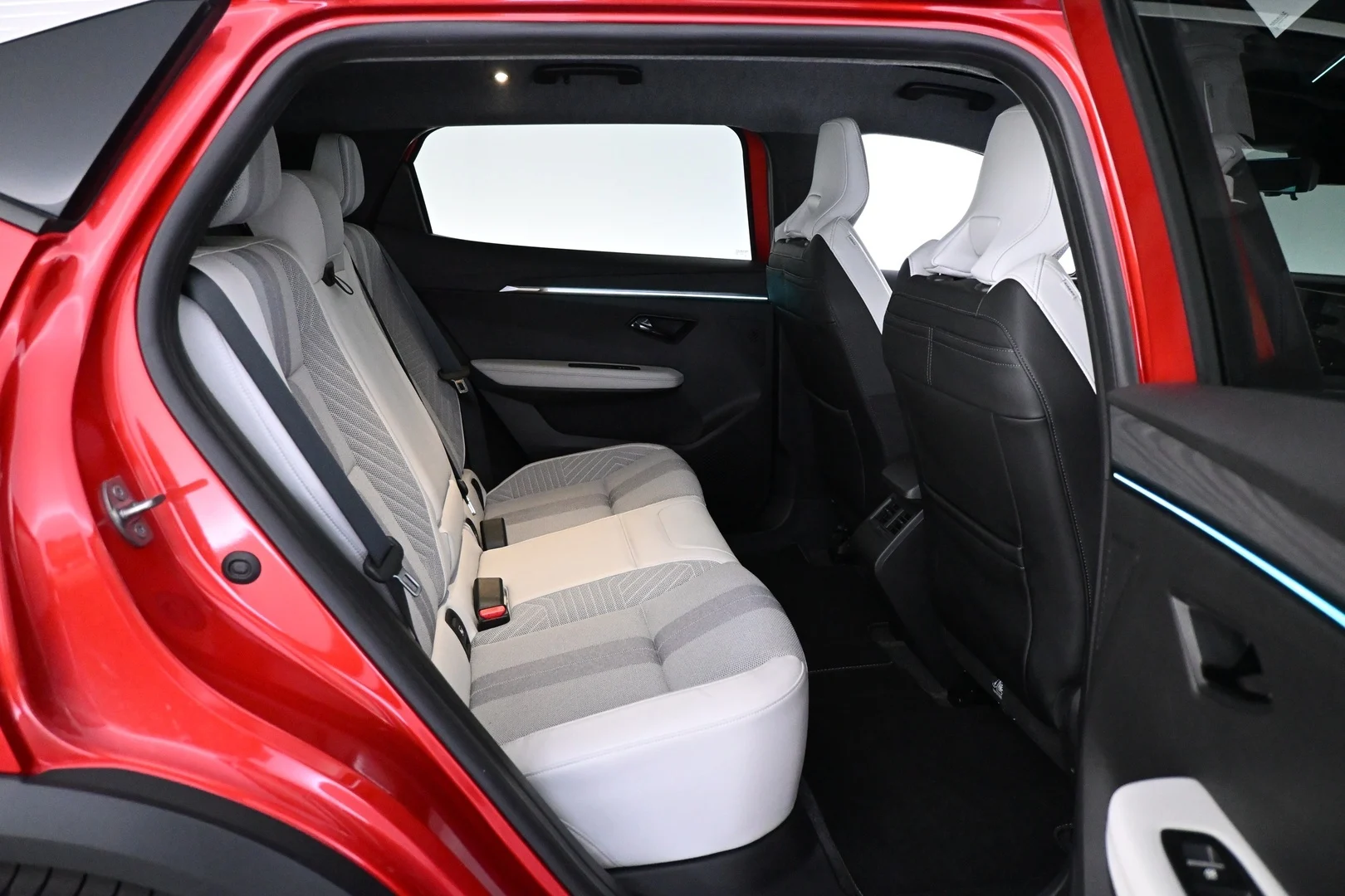 Car Image - aECMazlDDhW8ge8wcLtfY