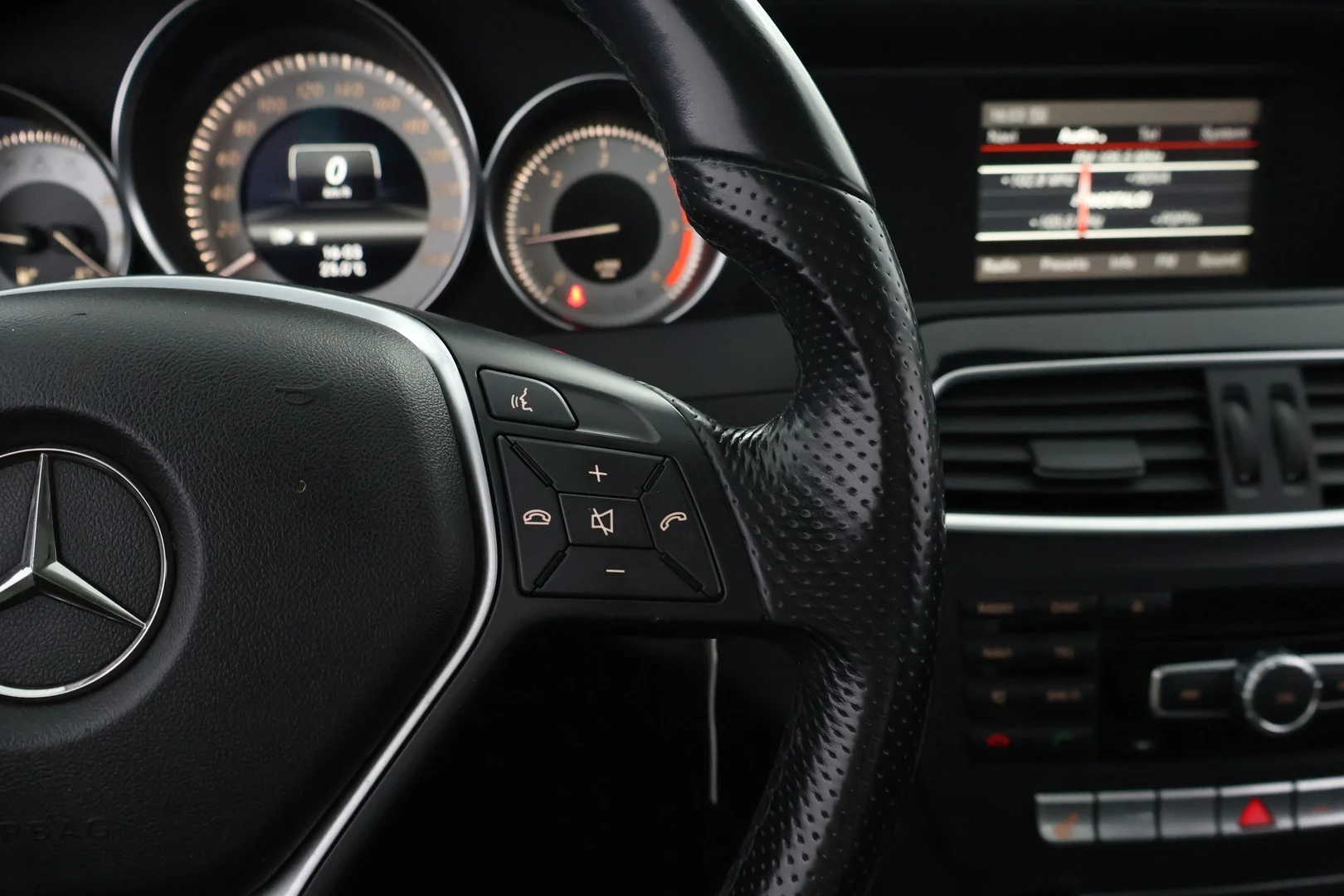 Car Image - oP04T9pJm3N47f6fYm6p2