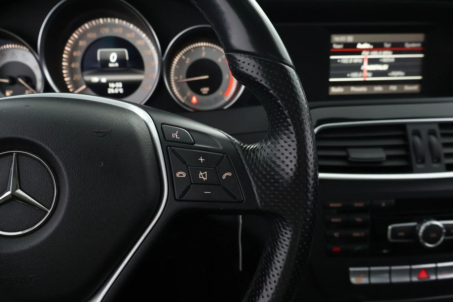 Car Image - oP04T9pJm3N47f6fYm6p2