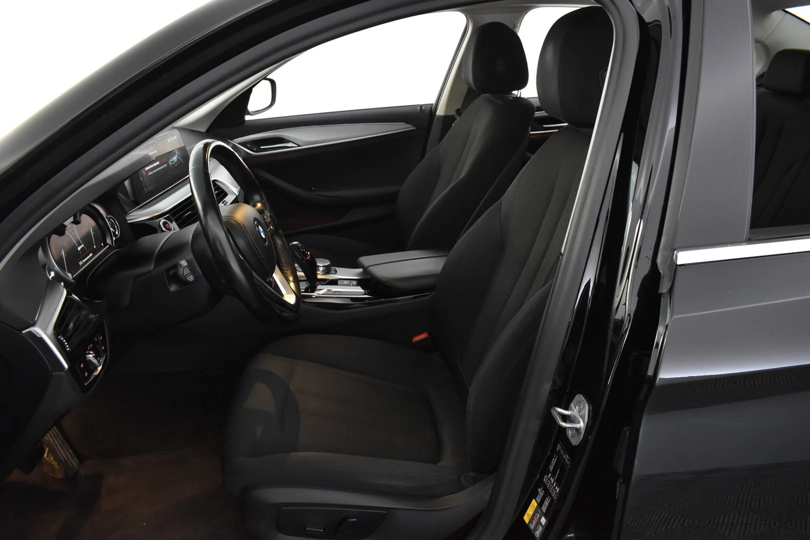 Car Image - 77vaBhMK5gy0RyA2hplSaH