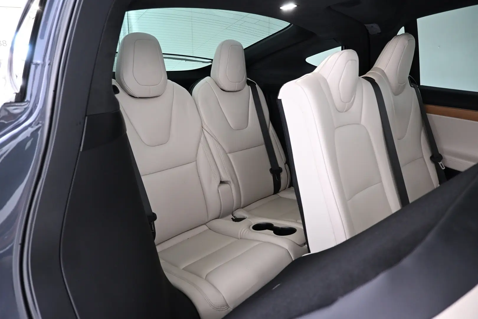 Car Image - 2wXvojFmvFkEKUUrVLPlWa