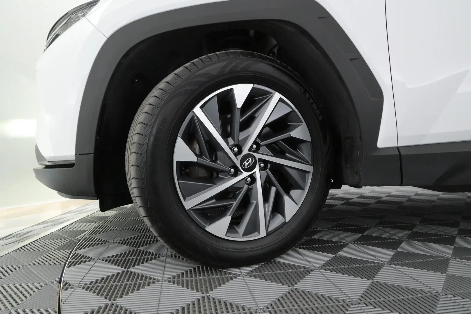 Car Image - 5dRqscMaiMNKVt7XYehngL