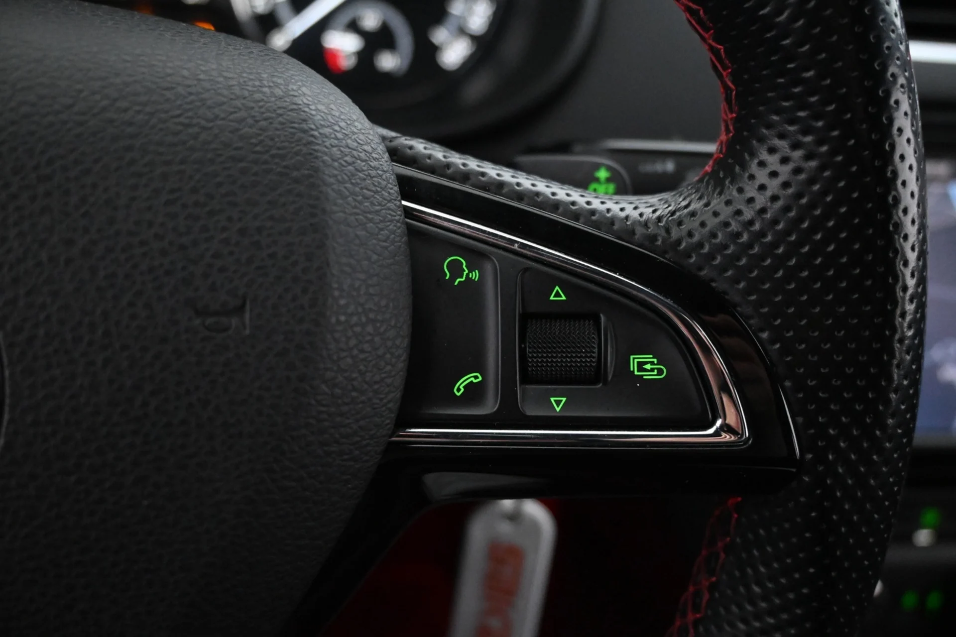 Car Image - 5iLkLB9NDhx3o2EfdumDFg