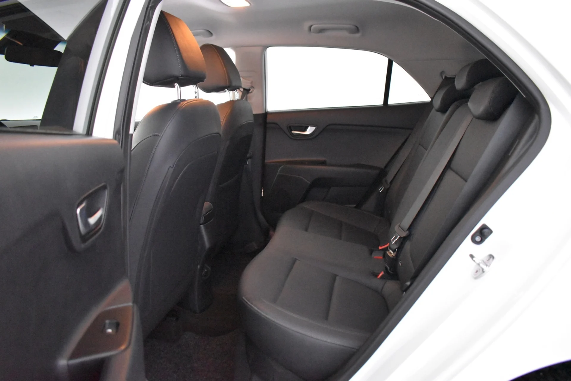 Car Image - 4vZ7qYInaGA76tAE25AU22