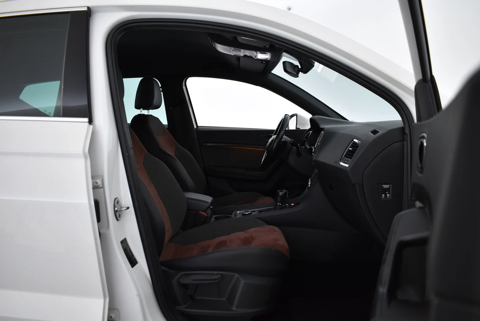 Car Image - 3B9nX9EcaVxU2ZPgLYl0Nb