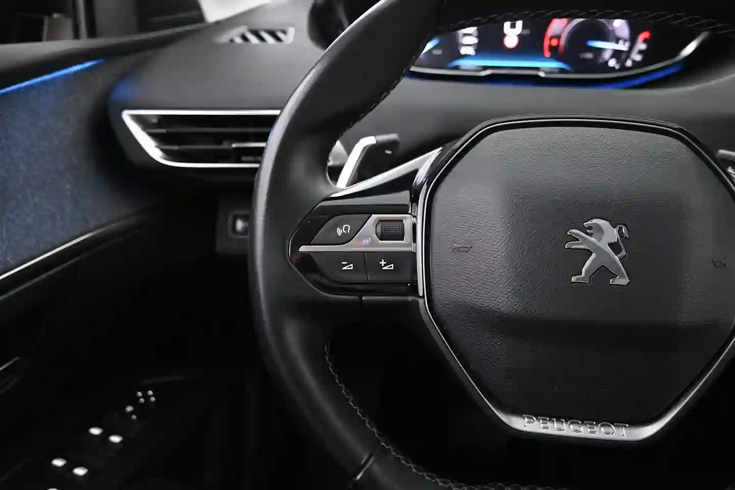Car Image - 3R0En8F9nL2cBXsMDIMh8N