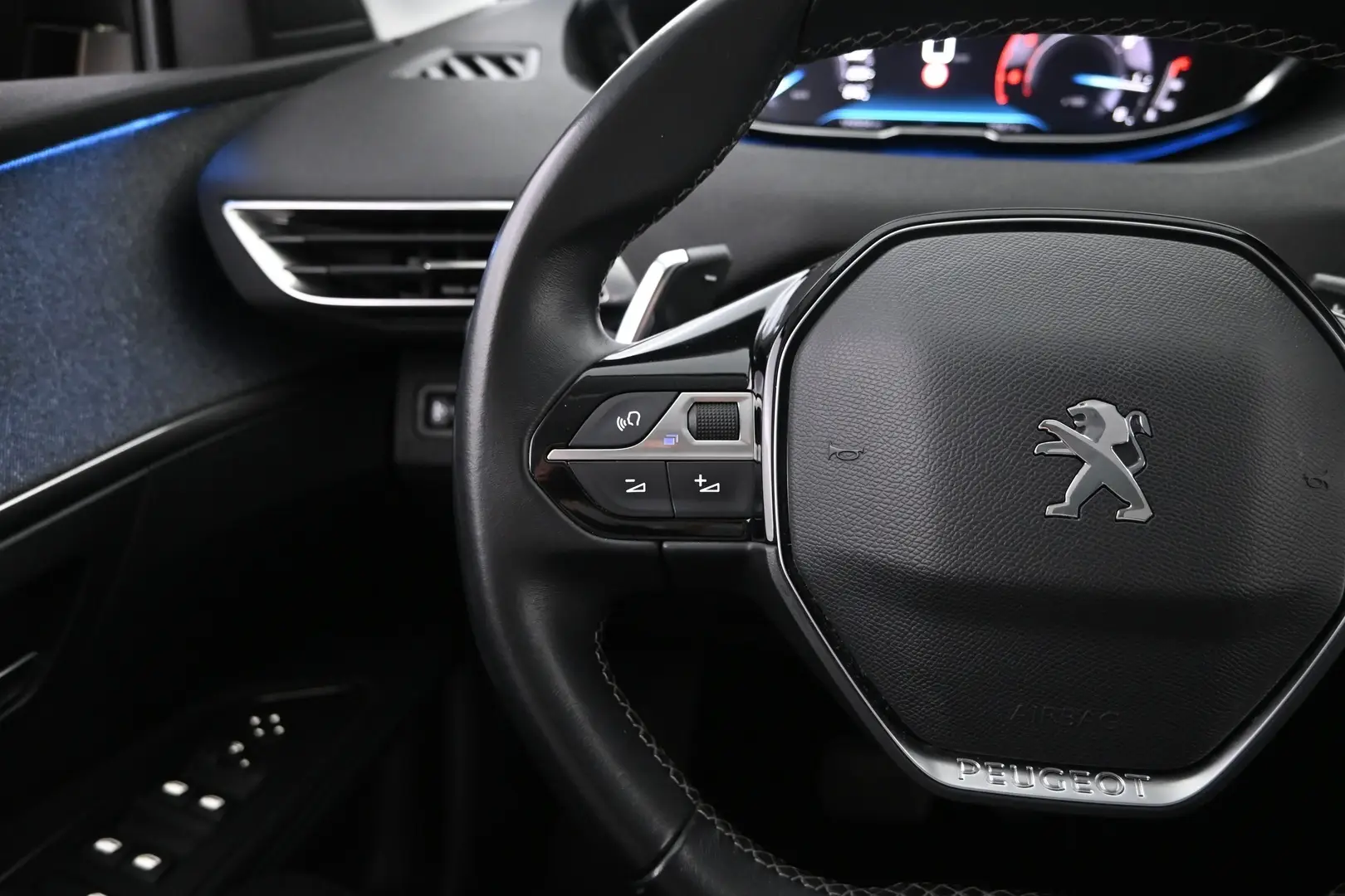 Car Image - 3R0En8F9nL2cBXsMDIMh8N