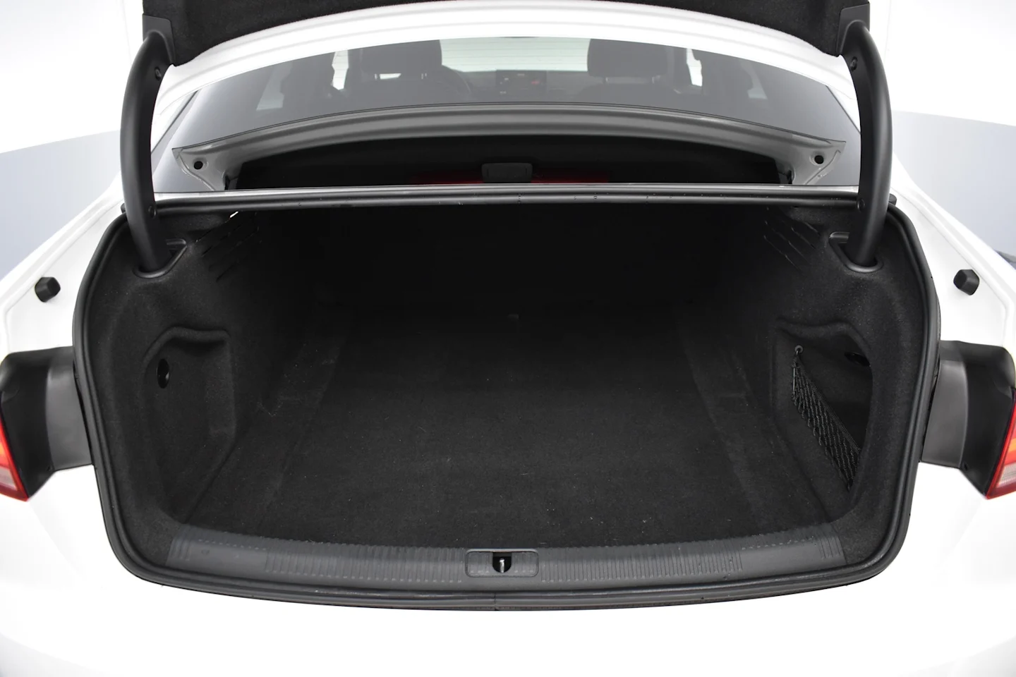 Car Image - 6nGDKICNmitjfvJjchIFsN