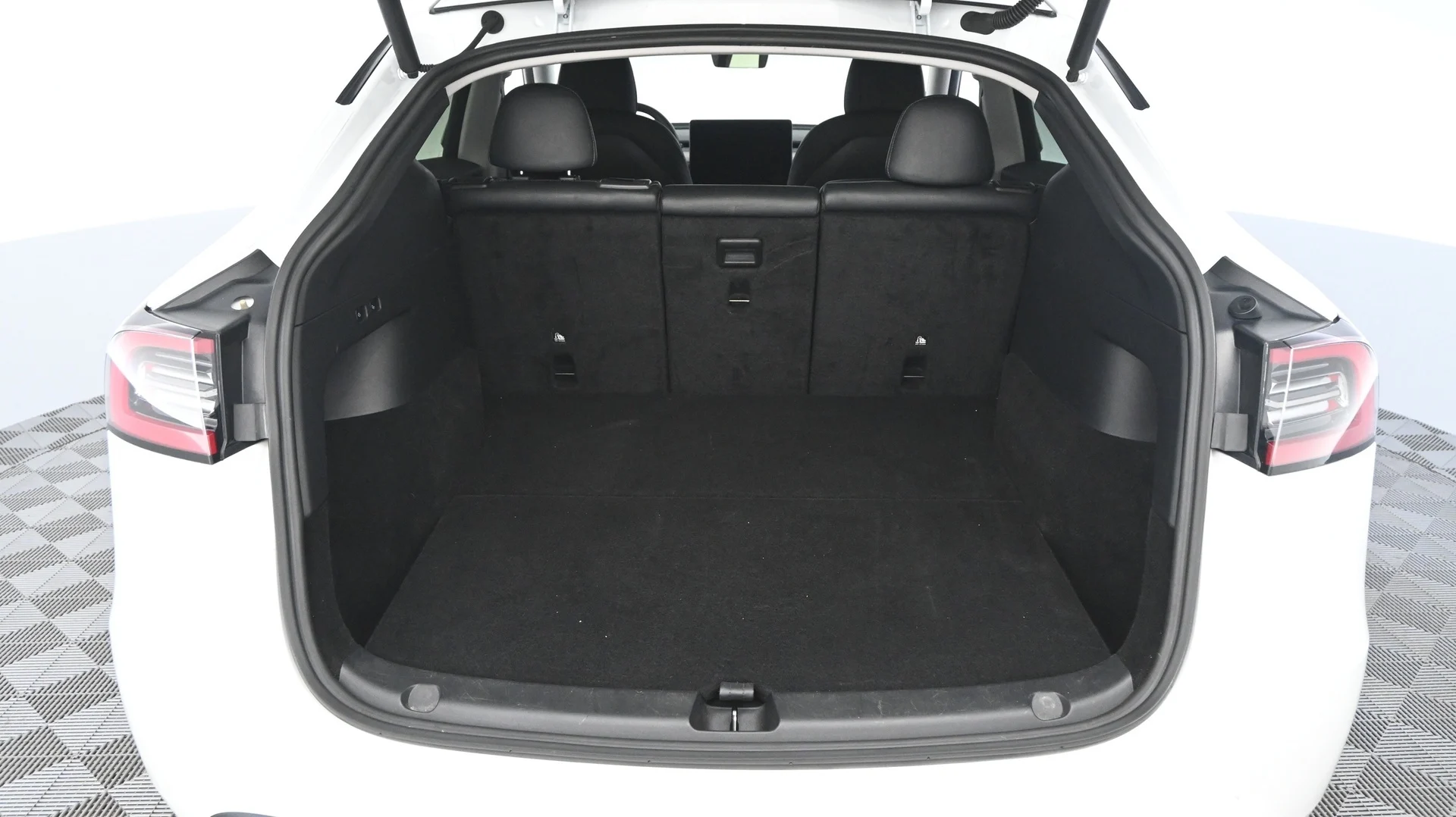 Car Image - 6xDqlUEvj3fXJQiQ4275jf