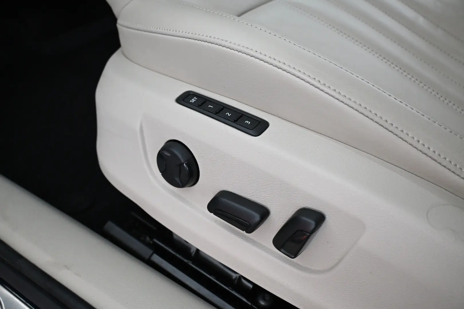 Car Image - 2sfBEFXzBDiBLKB4q5M40j