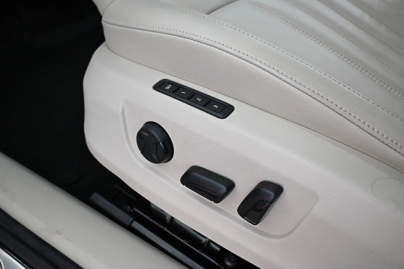 Car Image - 2sfBEFXzBDiBLKB4q5M40j
