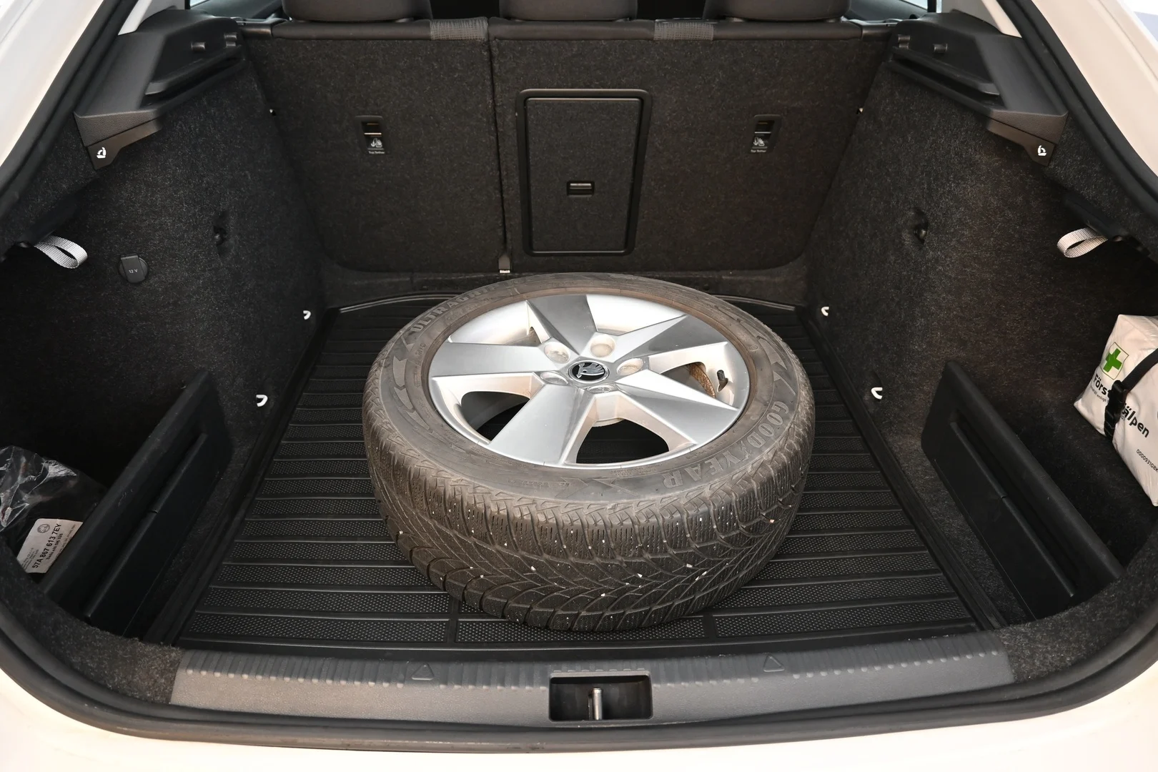 Car Image - hdZcBlGayNeHiyGI5kLbG
