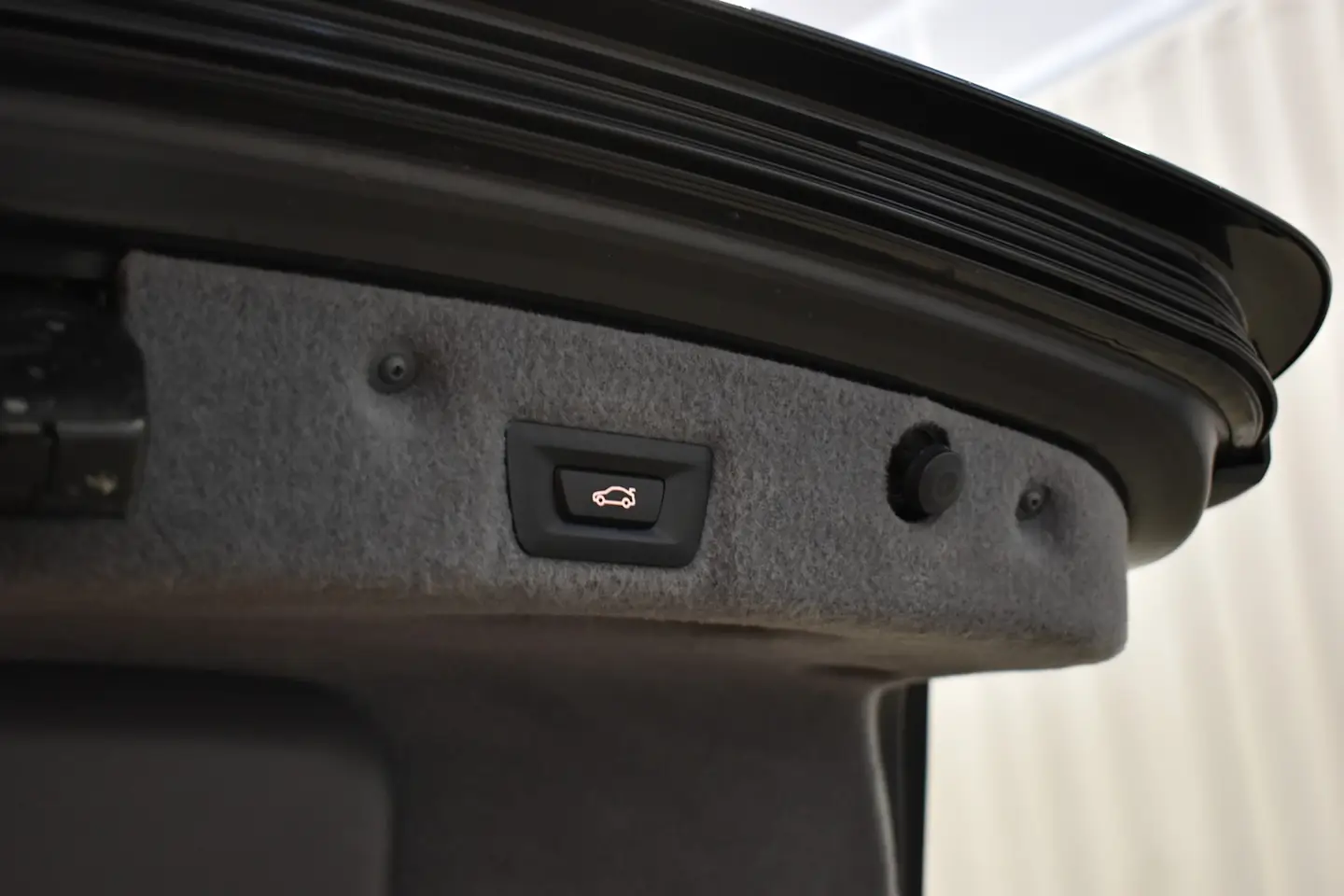 Car Image - fmU7IaI1vwipYcn9VYN94