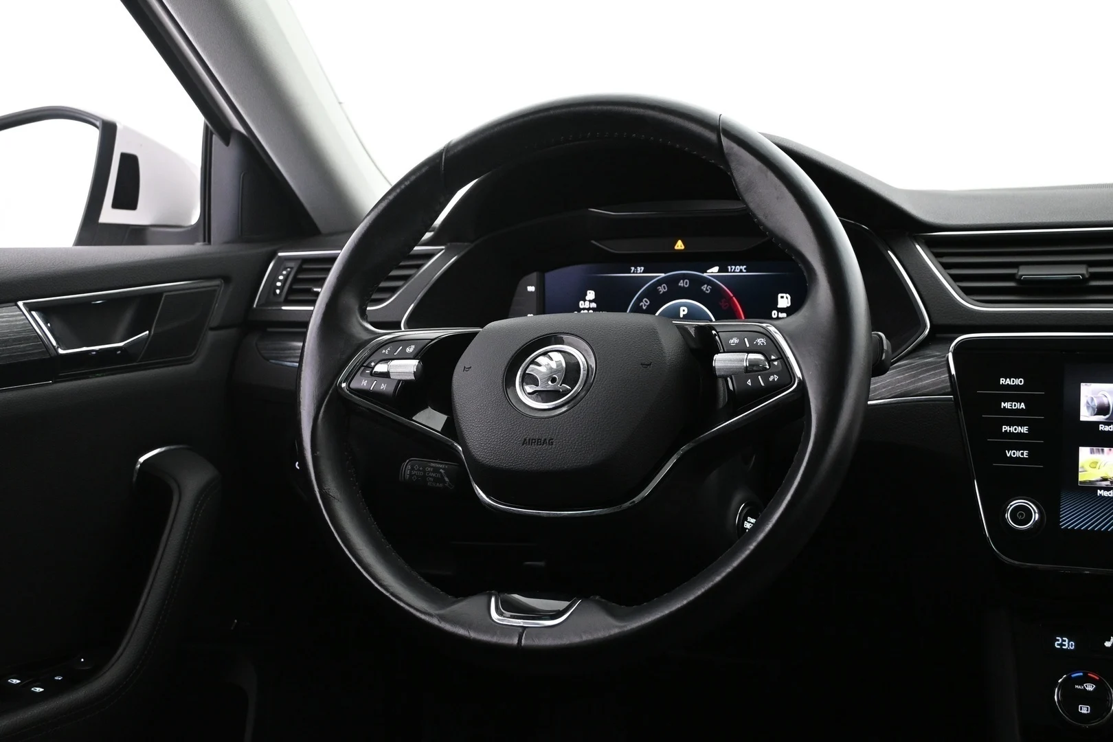 Car Image - yoWYJ7bbNn3bSf7Qz4j5T