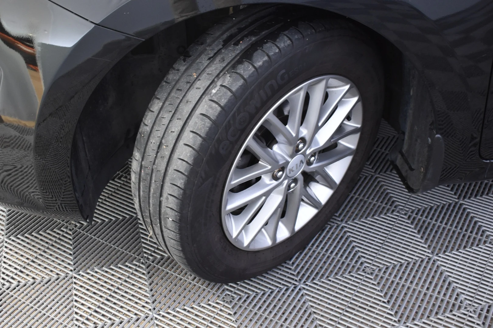 Car Image - 5BBC8m6OJNsgcovNOMjO3z